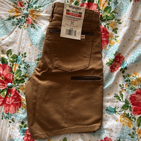 Wrangler work shorts size 6 Average NWT - Picture 3 of 3